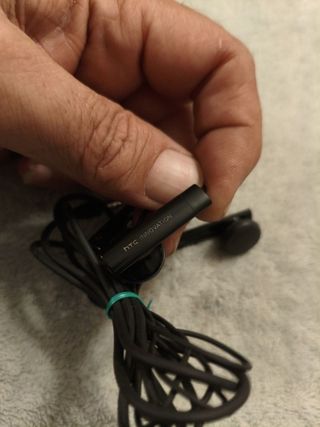 Auriculares HTC Innovation con micrófono
