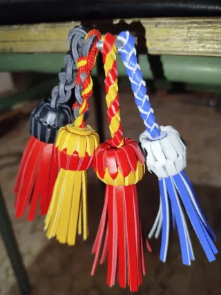 Llavero artesanal multicolor