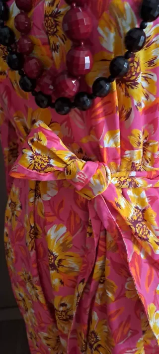 Vestido floral rosa y amarillo