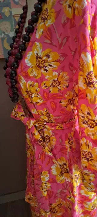 Vestido floral rosa y amarillo