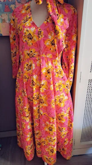 Vestido floral rosa y amarillo