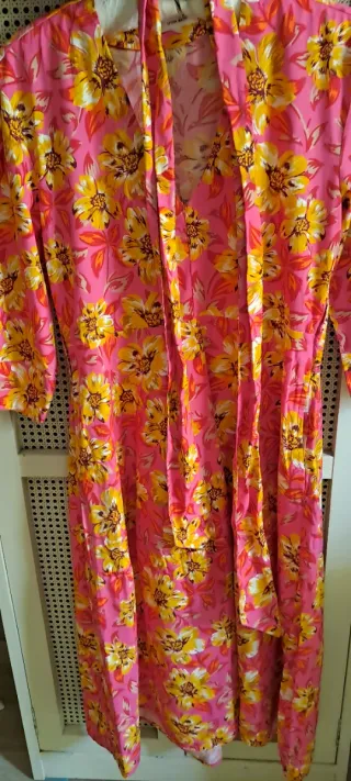 Vestido floral rosa y amarillo