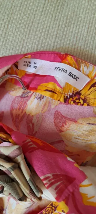 Vestido floral rosa y amarillo