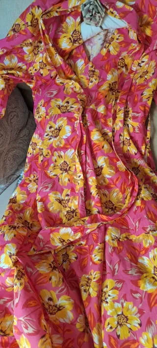 Vestido floral rosa y amarillo