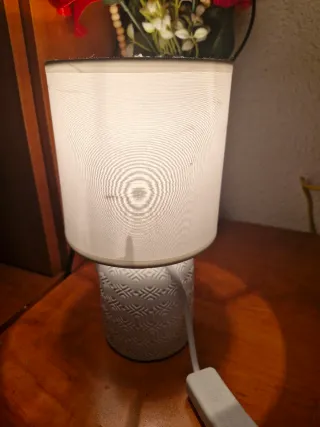 Lámpara de mesa blanca