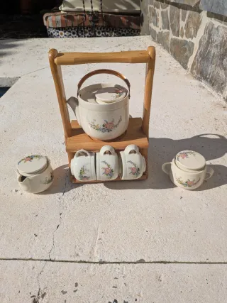 Juego de té vintage con soporte de madera