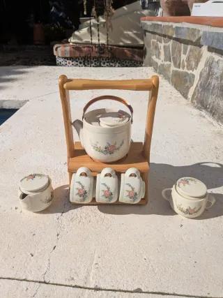Juego de té vintage con soporte de madera