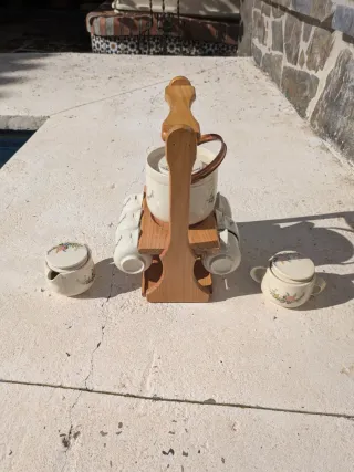 Juego de té vintage con soporte de madera