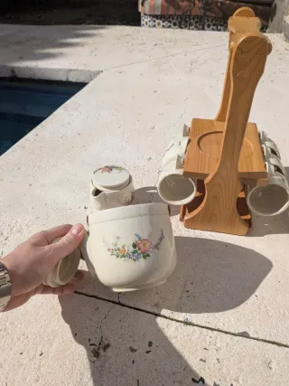 Juego de té vintage con soporte de madera