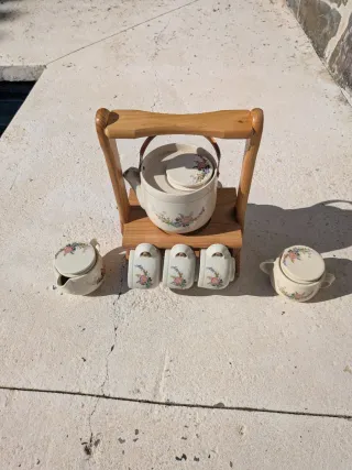 Juego de té vintage con soporte de madera
