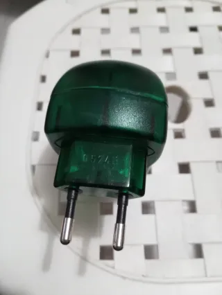 Cargador TUV GS BC-710A 230V 8.7V---180mA