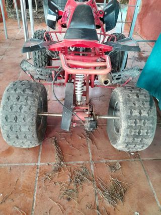 Quad infantil rojo y negro
