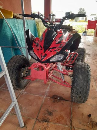 Quad infantil rojo y negro