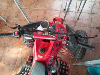 Quad infantil rojo y negro
