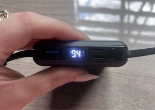 Batteria portatile magnetica nera