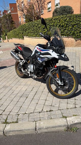 BMW F850 GS, 95CV, Blanco Rally.