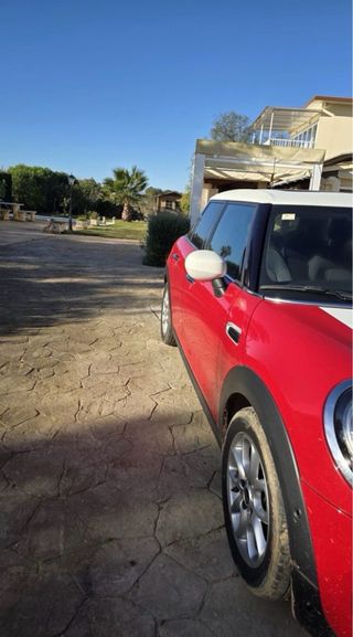 Mini Cooper 5 Puertas 2020 – 30.500 km, rojo, tech