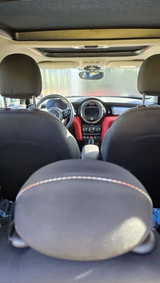 Mini Cooper 5 Puertas 2020 – 30.500 km, rojo, tech