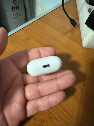 AirPods di seconda generazione bianchi