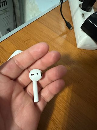 AirPods di seconda generazione bianchi