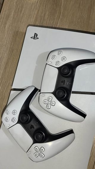 Consola PS5 Slim Digital + 2 Mandos
