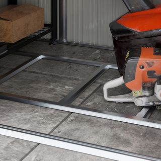 Caseta de Jardín 2.7M² de Acero Galvanizado con Estantes Regulables, Salidas de Aire, Cobertizo de Jardín con Cerradura, Techo Inclinado, Doble Puerta Corredera Bloqueable, Gris Oscuro