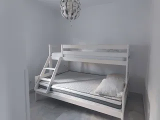 Literas de madera blancas