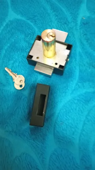 Cerradura de puerta con llave