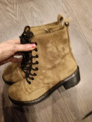 Botines marrones con cordones