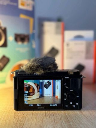 Sony ZV-E10 + Lente 16-50mm OSS + Cargador