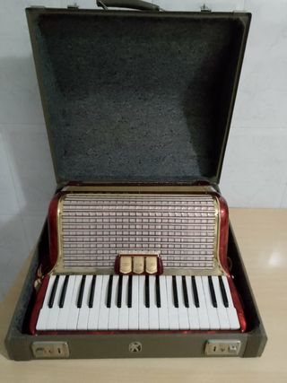 Acordeón Hohner Concerto II 72 bajos