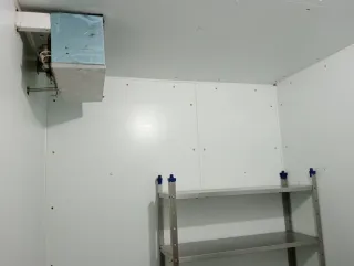 2 Cámaras Frigoríficas . 2.20×2.20 y 2.20×1.50