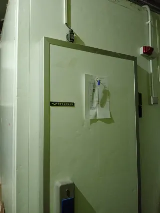 2 Cámaras Frigoríficas . 2.20×2.20 y 2.20×1.50