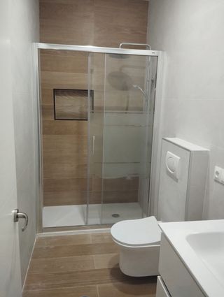 Se busca albanil con carnet. De conducir