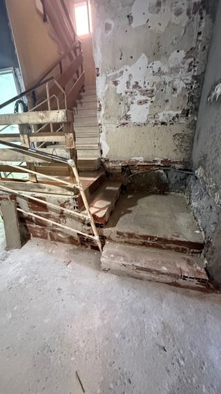 Se busca albanil con carnet. De conducir