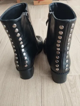 Botin tacón negras Corina tachuelas talla 38