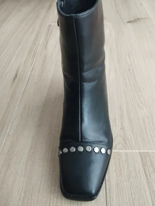 Botin tacón negras Corina tachuelas talla 38