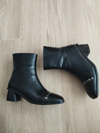 Botin tacón negras Corina tachuelas talla 38