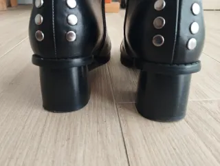 Botin tacón negras Corina tachuelas talla 38