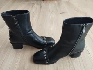 Botin tacón negras Corina tachuelas talla 38