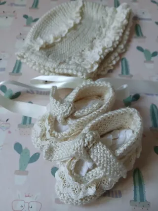 Capota y patucos bebé hechos a mano