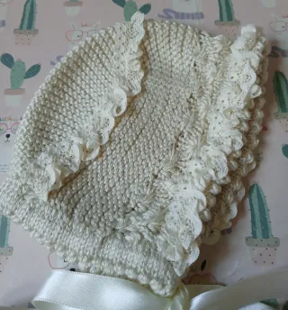 Capota y patucos bebé hechos a mano