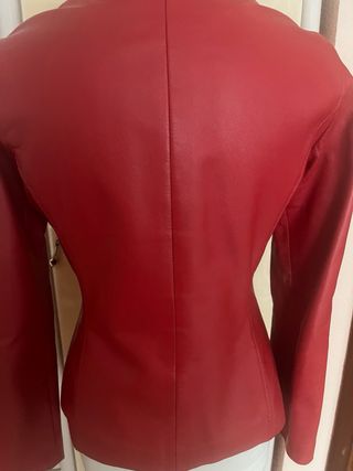 Chaqueta de piel roja entallada T/40