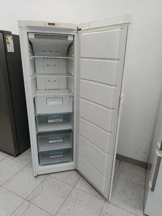 CONGELADOR VERTICAL ELECTROLUX CON GARANTÍA