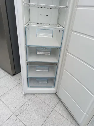 CONGELADOR VERTICAL ELECTROLUX CON GARANTÍA