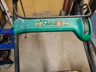 Cortacésped amarillo y verde