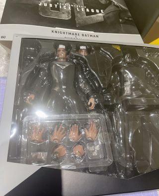 Hot Toys Superman Traje Negro JL