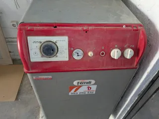 Caldera gasoil Ferroli + depósito + radiadores