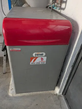 Caldera gasoil Ferroli + depósito + radiadores