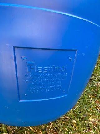 Bidón 150L azul con grifo metálico